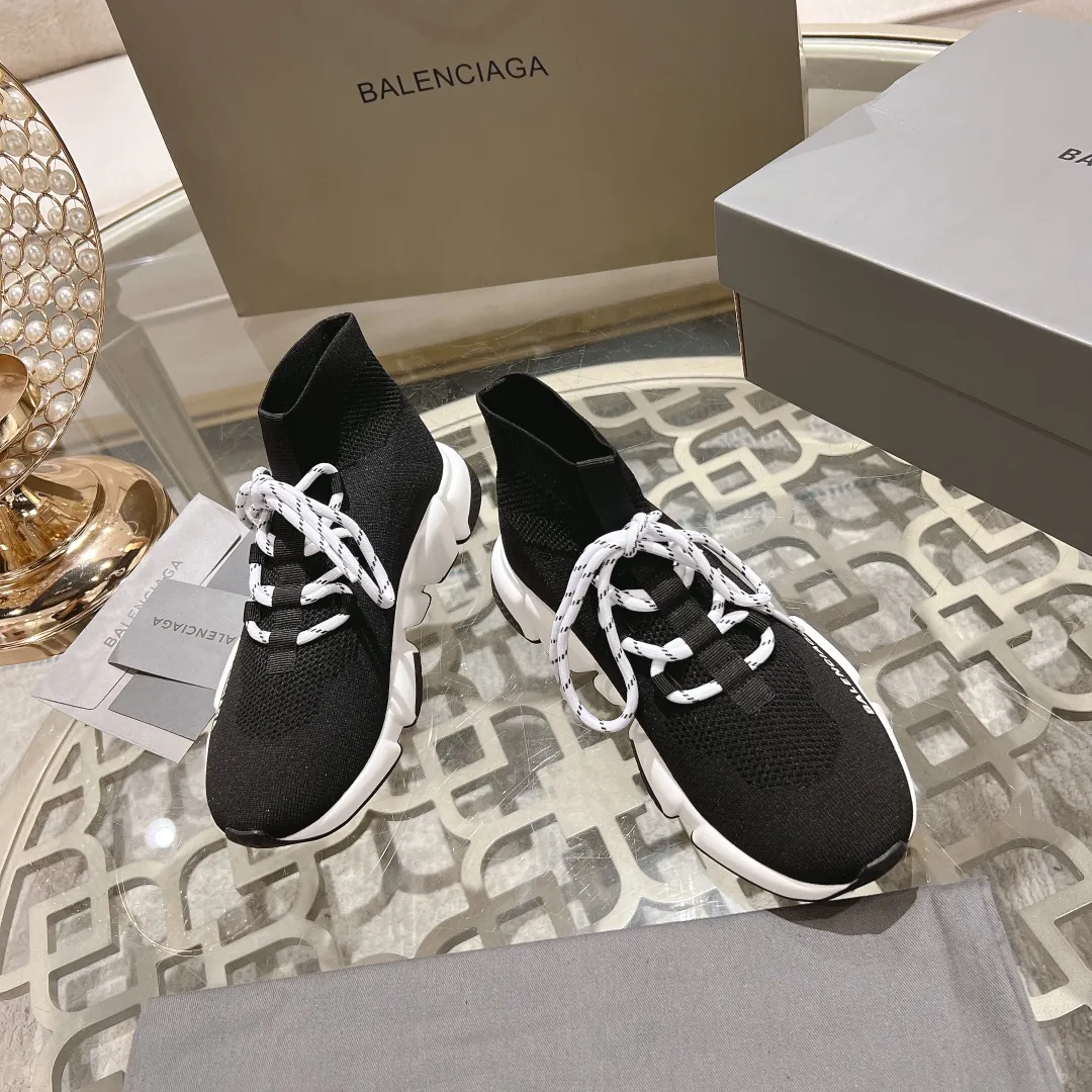 👟👟Ex-factory price 400👟👟 Balenciaga classic sock boots, originally produced by the factory, purchasing agent level. The latest original outsole mold, (TPU ten-vacuum outsole, the highest version on the market, please do not compare prices with TPR outsole, don’t bother if you don’t know the product) The black, white and red three-color vacuum sole shows high-end luxury. •Upper: elastic fly weave, double-layer composite gold wire high-elastic knitted mesh cotton •Inner lining: imported double-sided velvet, which is comfortable and resilient to shape •Insole: original imported terry cloth, breathable and not fading •Sole: TPU ten-vacuum outsole (to eliminate pores) •Packaging: full set of packaging (certificate, cloth bag, handbag) •Size: 35-47 standard code (34, 45, 46.47 can be customized and non-returnable)